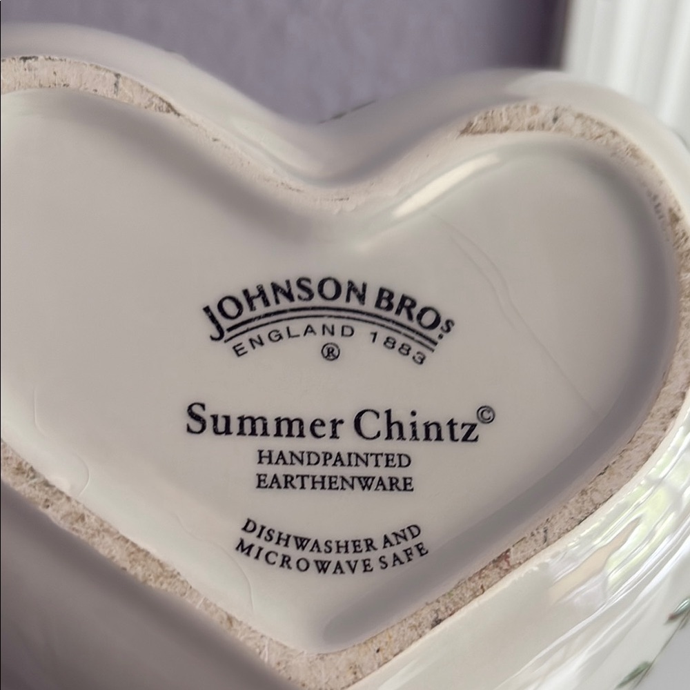 Johnson Brothers Heart-Shaped Floral Box - White, Pink, Green, Yellow, Blue - Picture 3 of 6